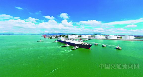 利比里亞籍運輸船“波羅的海”輪在中國海油福建湄洲灣“綠能港”接收站碼頭完成卸貨作業